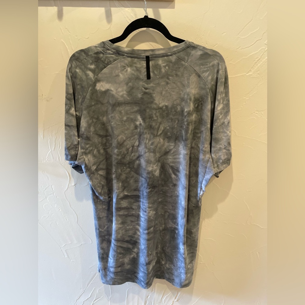 Lululemon Men’s Shirt Large